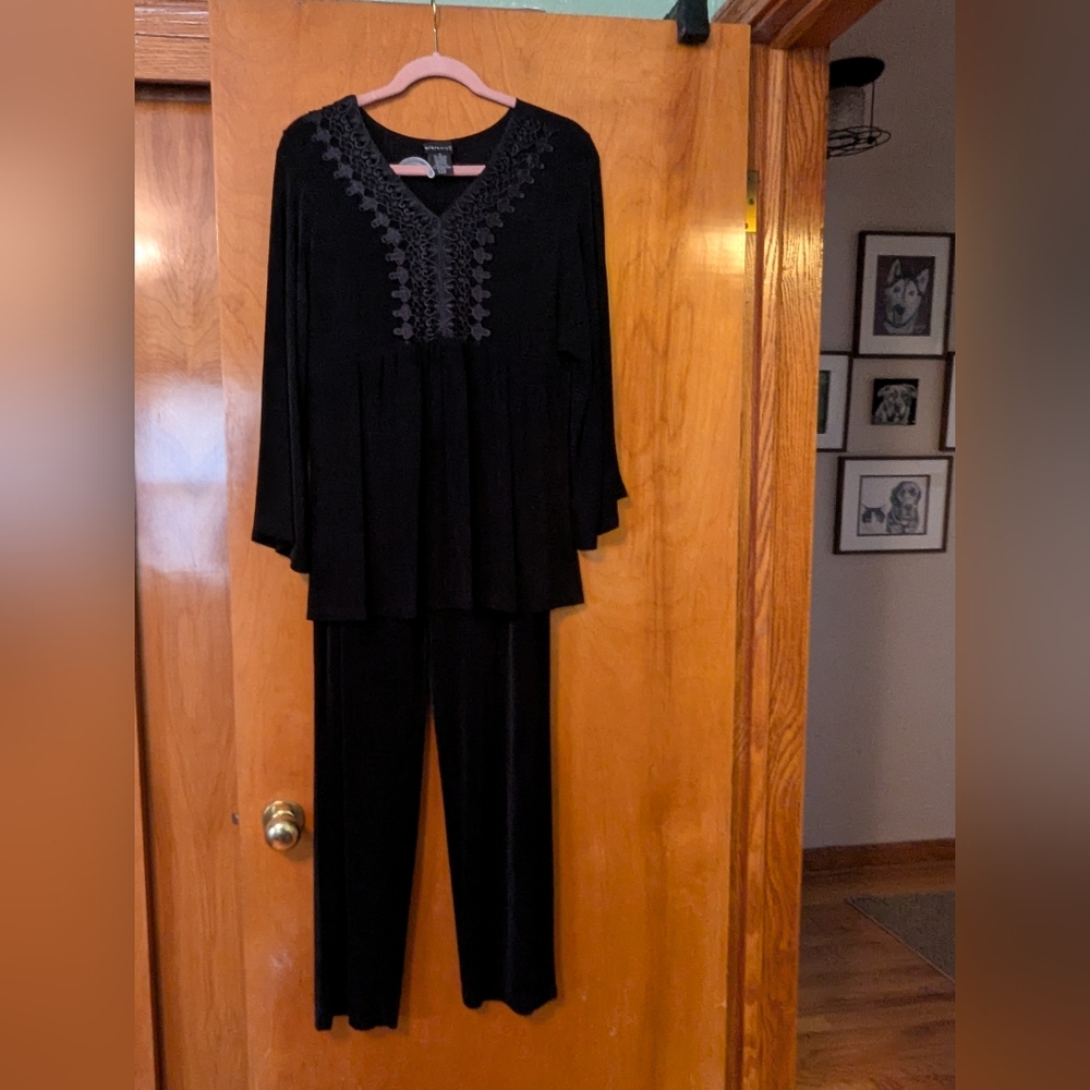 Elegant Black Women's Sleepwear Set